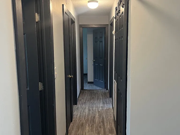 208 Logan St — Photo 8