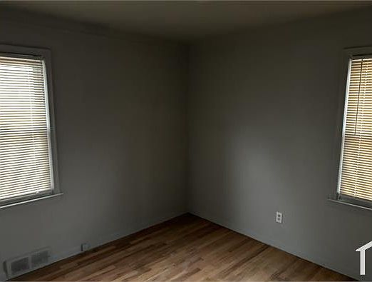 4th image of 13542 Riverview St