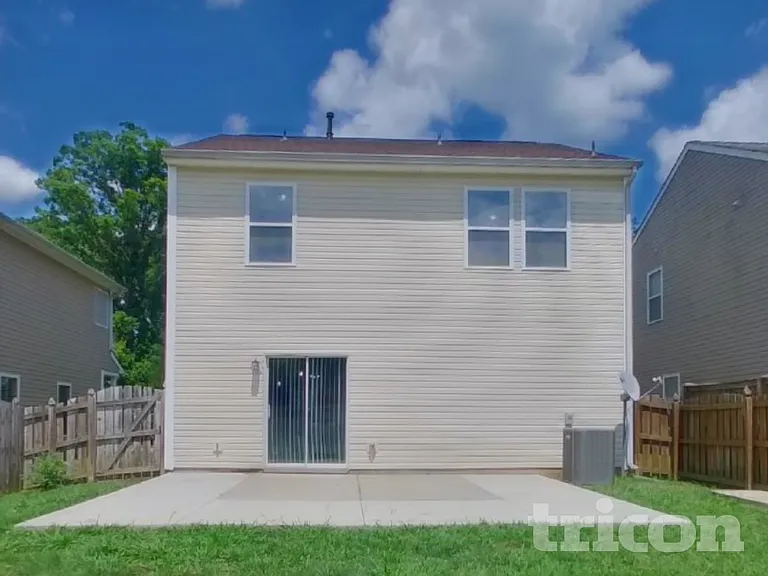2226 Buckleigh Dr — Photo 20
