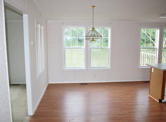 4th image of 121 Lee Road 2044