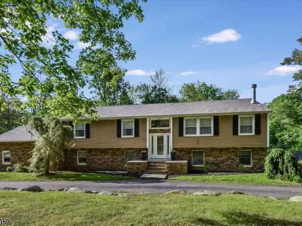 54 Tintle Rd, Kinnelon Boro, NJ 07405