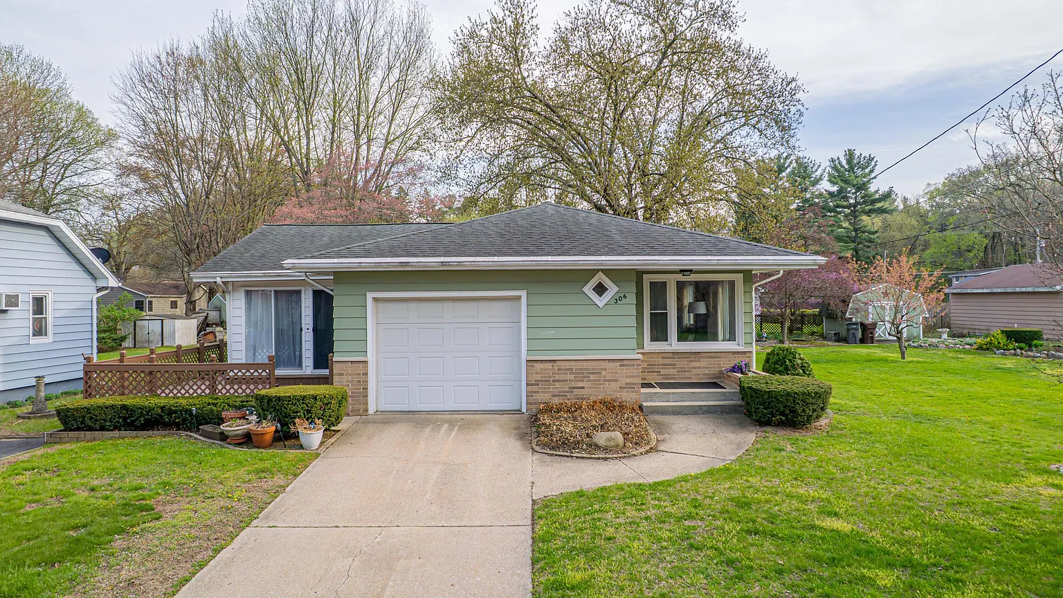 306 Leo Ave photo 1