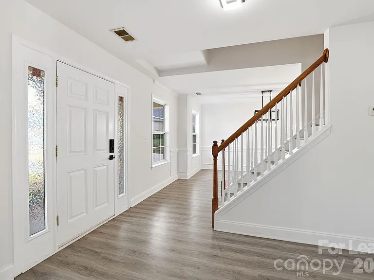 512 Bearbrook Ln — Photo 3