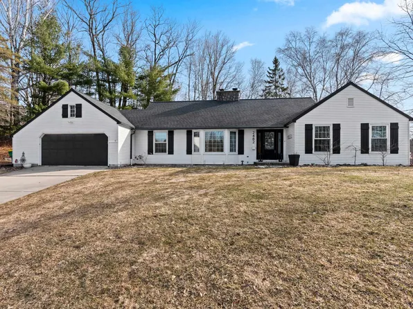 2482 Morning Star Ct, Green Bay, WI 54302