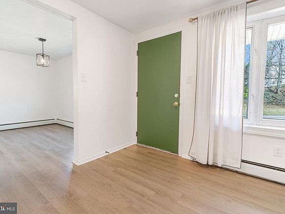 4th image of 282 East Broadway