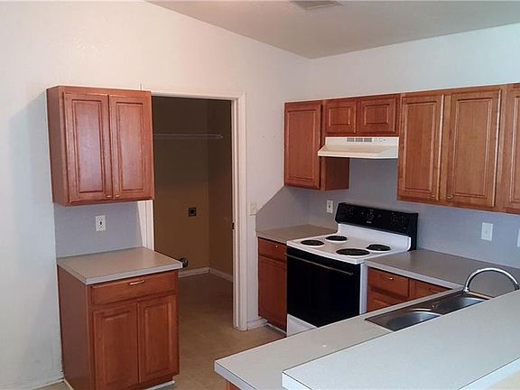 2nd image of 1005 Tulip Dr