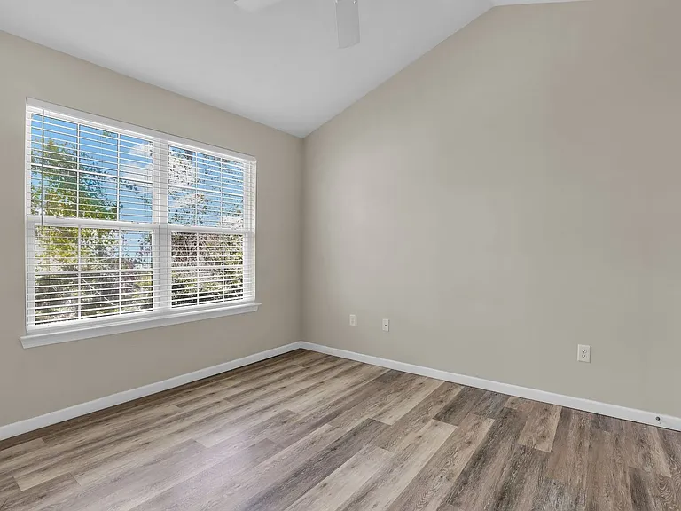 230 N Cir — Photo 30