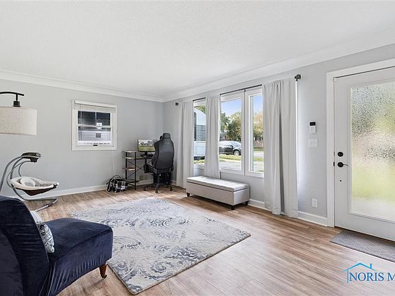 4th image of 1018 Hugo St