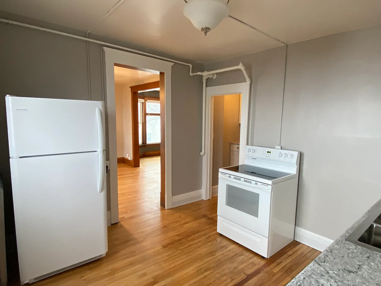 2 bed, 820 sqft, $1,775 — Photo 3