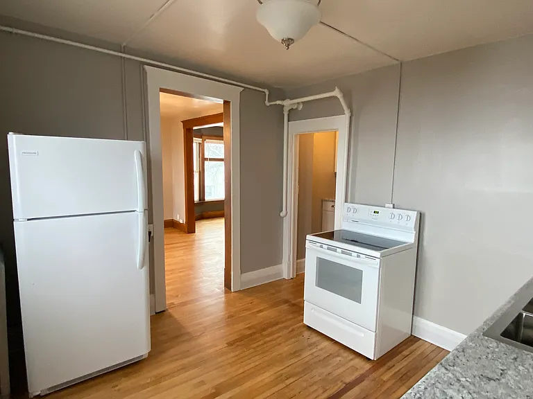702 E 1st St #2 — Photo 3