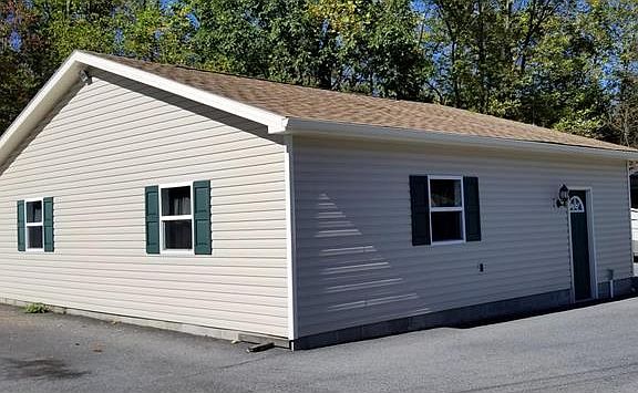 3rd image of 3190 Mountain View Dr