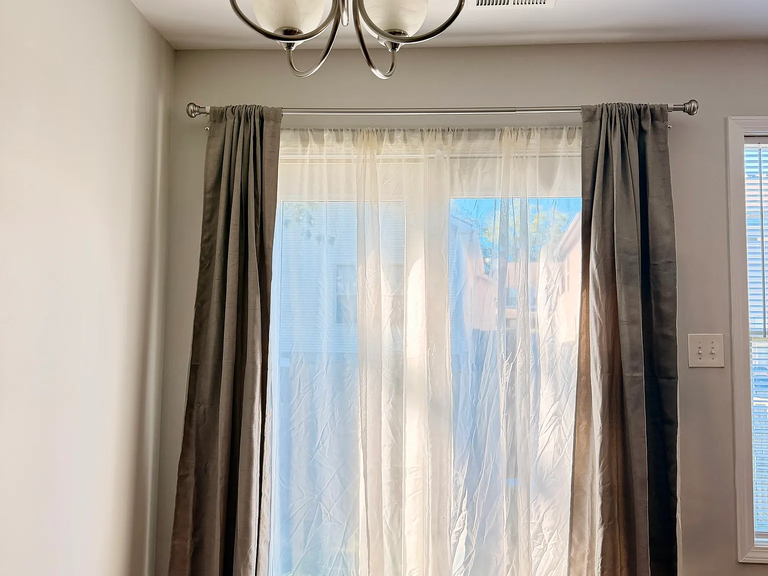 3 bed, 2.5 bath, 1413 sqft, $1,800 — Photo 4