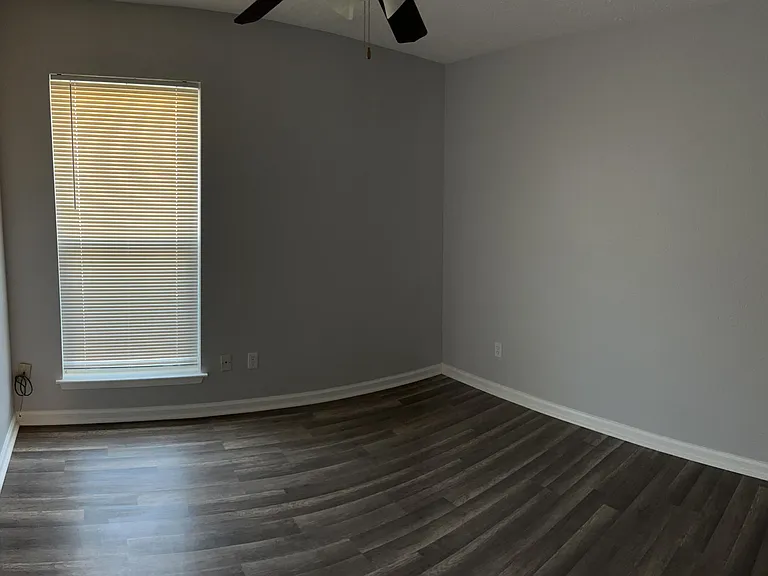6915 Briarfield Dr — Photo 10