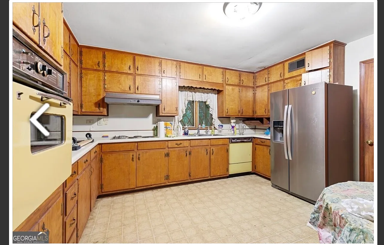5 bed, 2736 sqft, $959 — Photo 1
