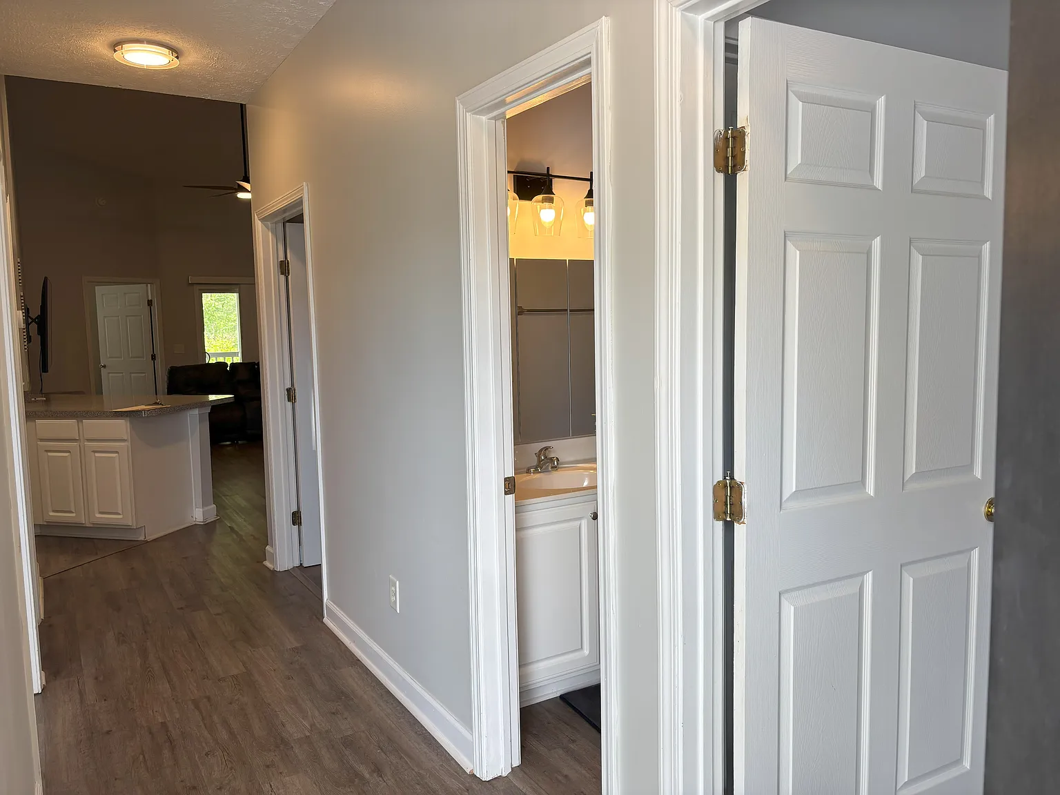 3 bed, 1250 sqft, $1,850 — Photo 2