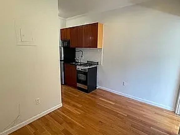 2nd image of 235 E 27th St APT 4B