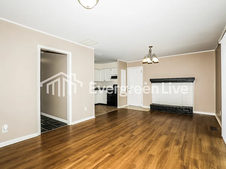 4375 Windsor Rd — Photo 4