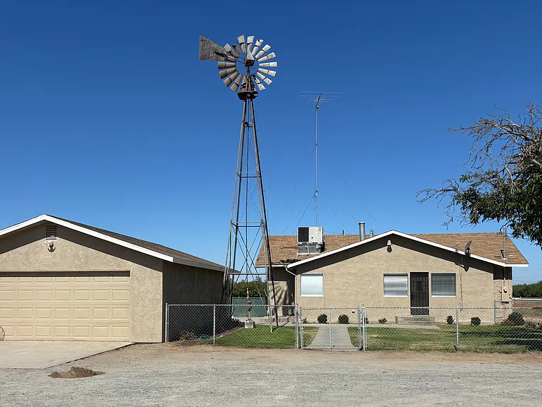 15930 E State Highway 120 — Photo 1