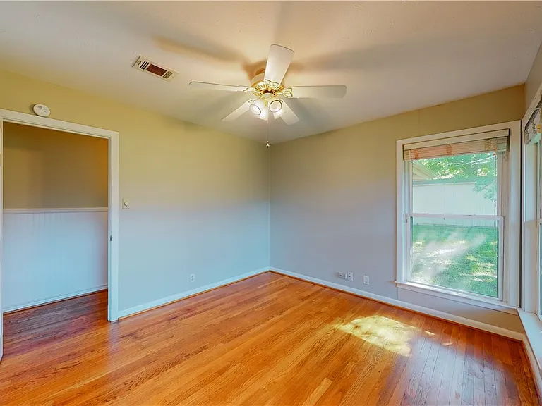 2104 Elmwood Dr — Photo 33