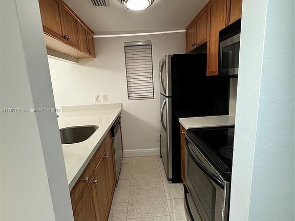 4th image of 50 Antilla Ave APT 2