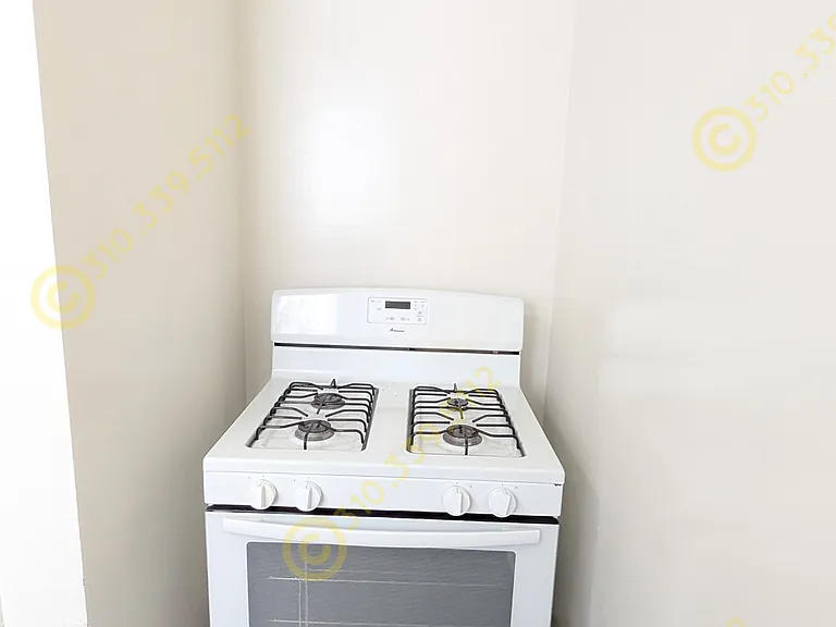 1254 N Havenhurst Dr #15 — Photo 8