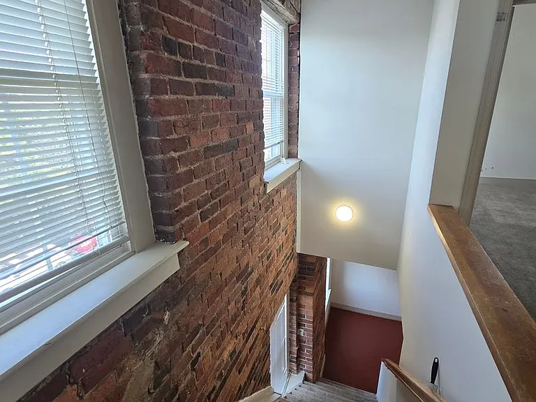 1901 E Franklin St — Photo 21