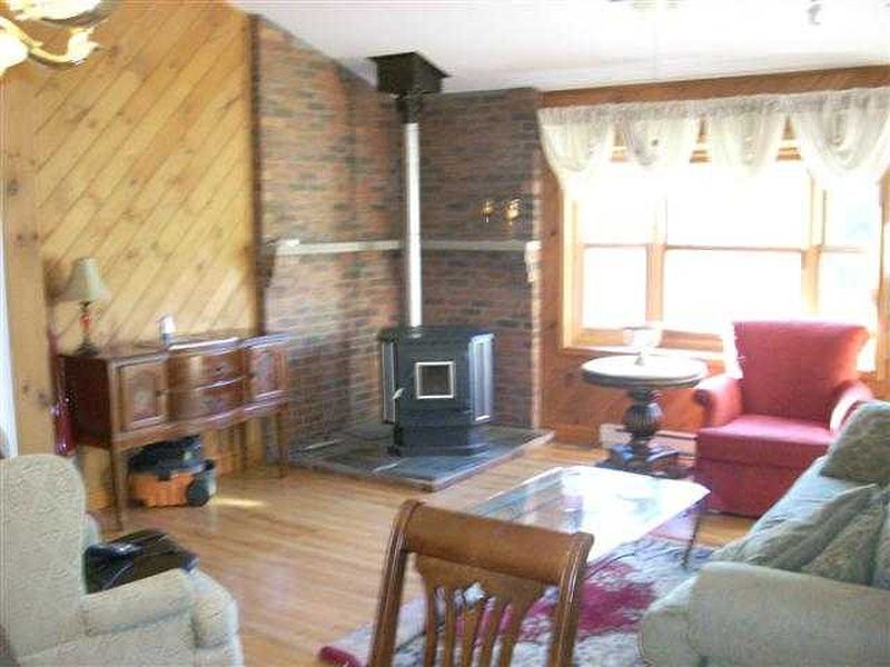 3rd image of 271 EVANS Street