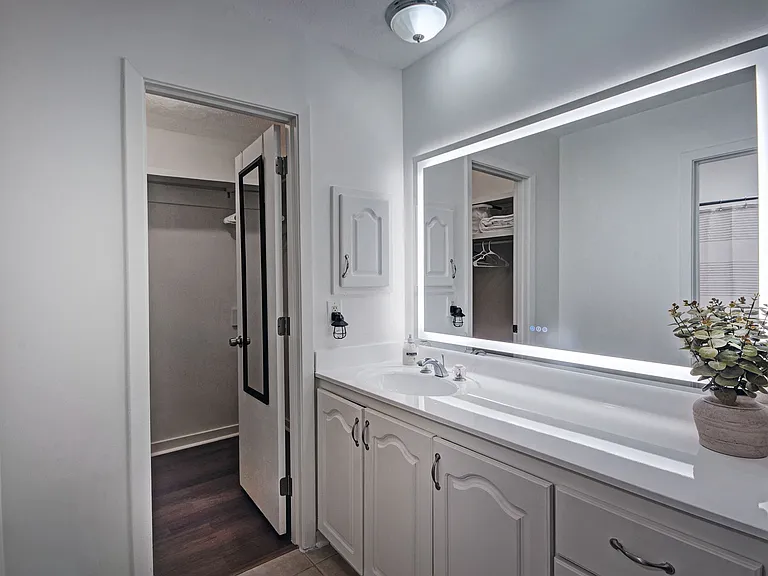 104 Bay Harbour Pl — Photo 6
