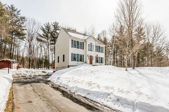 Level Driveway to 2 Car Garage