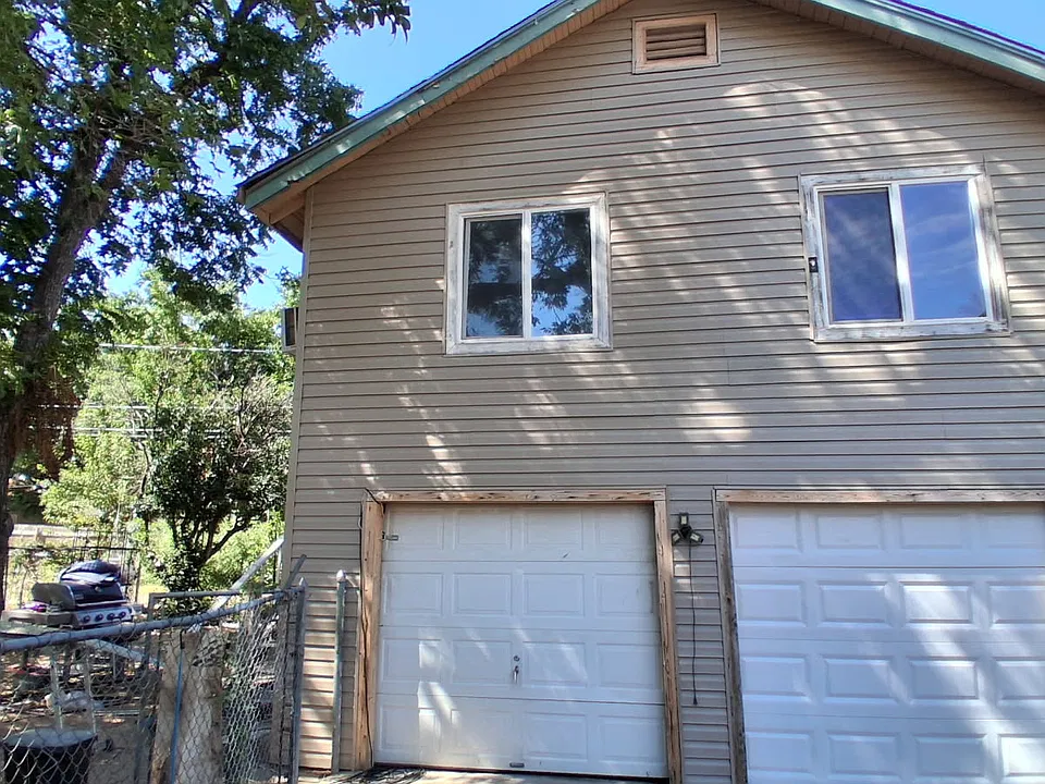 609 NW Columbia Ave #1