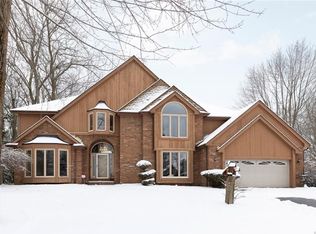 7 Blue Ridge Ct, Getzville, NY 14068