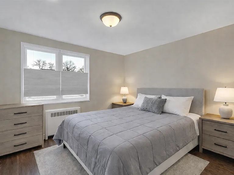 102A Hastings Ave — Photo 8
