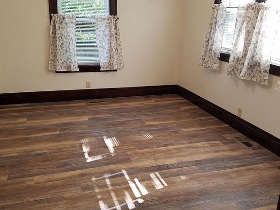 3rd image of 807 W Mullan Ave