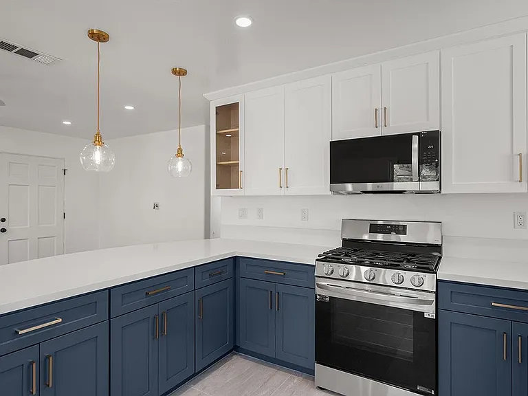 7170 Hybeth Dr — Photo 4