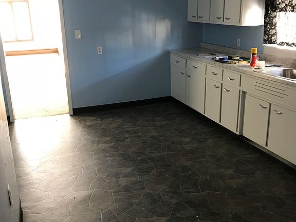 4th image of 35 Longs Ave