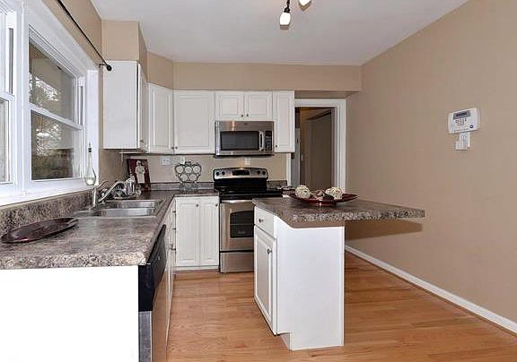 5th image of 8539 White Ave