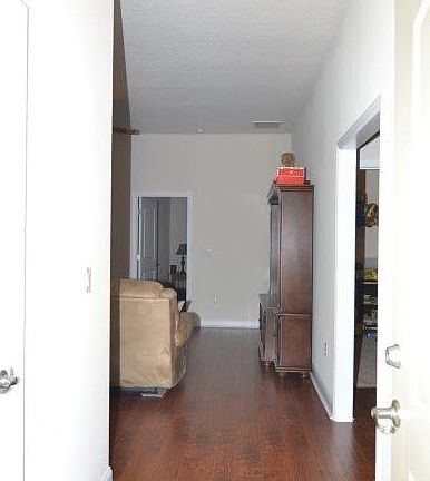 2nd image of 4 Ludlow Ln E
