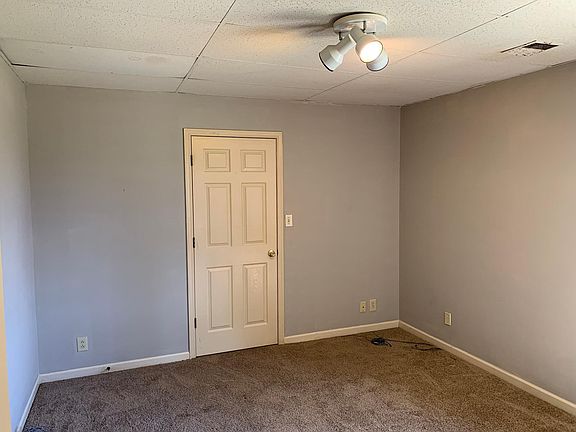 4th image of 550 Hietts Ln APT B