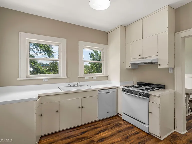 3305 Creswell Ave — Photo 17