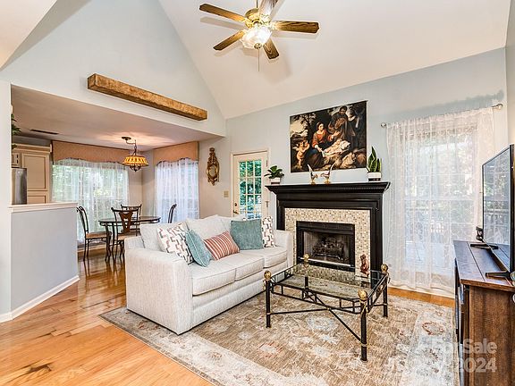 5th image of 9140 Windknob Ct