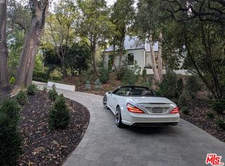 943 Moraga Dr, Los Angeles, CA 90049
