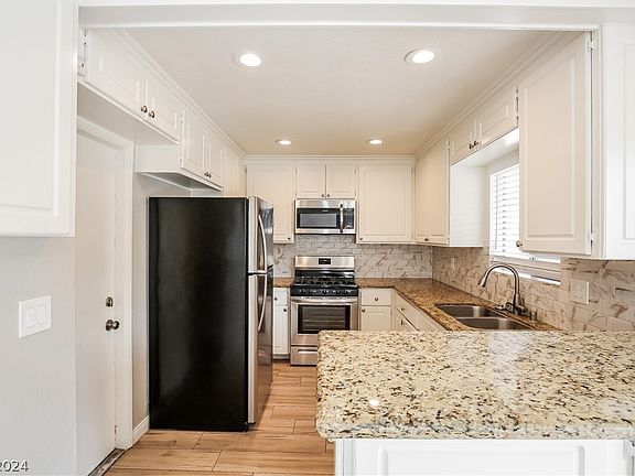 3rd image of 1746 La Cruz Dr