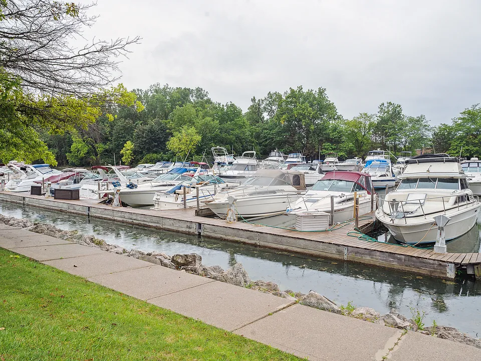 Grayhaven Marina Village - Apartments & Townhomes