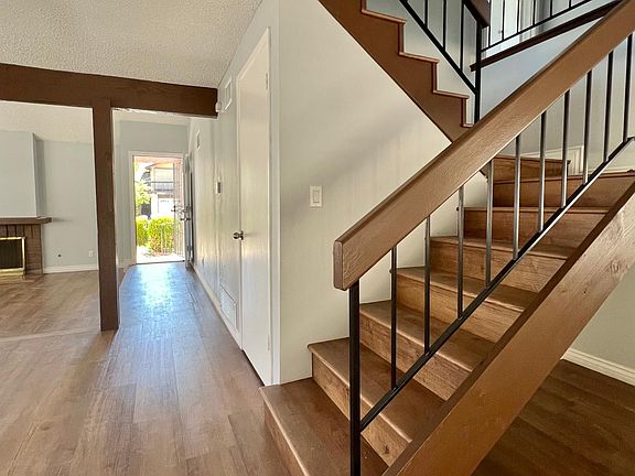 5th image of 2741 Greenleaf Dr