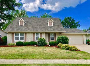 72 Kenilworth Ave, Elk Grove Village, IL 60007