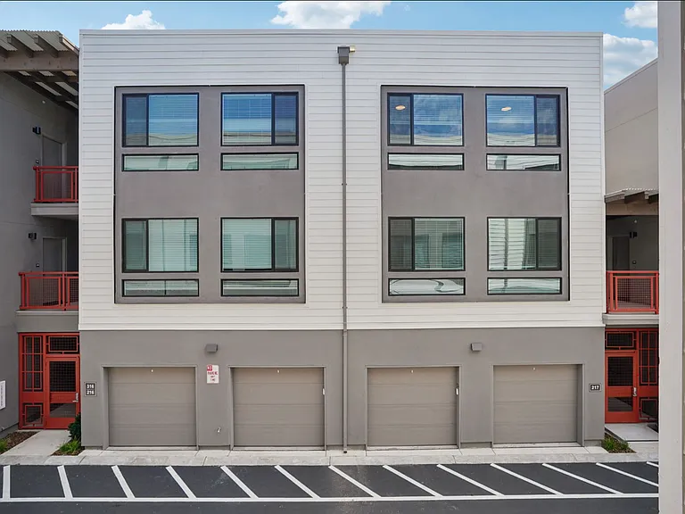 T20 Lofts — Photo 50