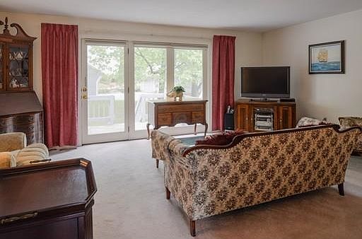 3rd image of 205 Foxwood Cir