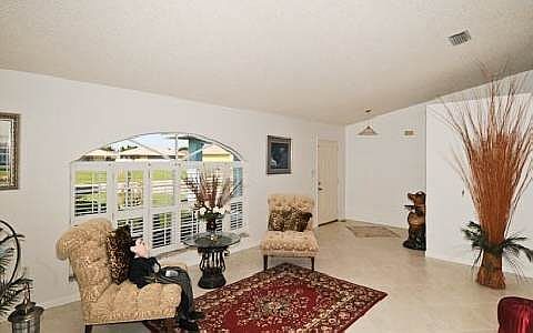 3rd image of 115 Bougainvillea St NE