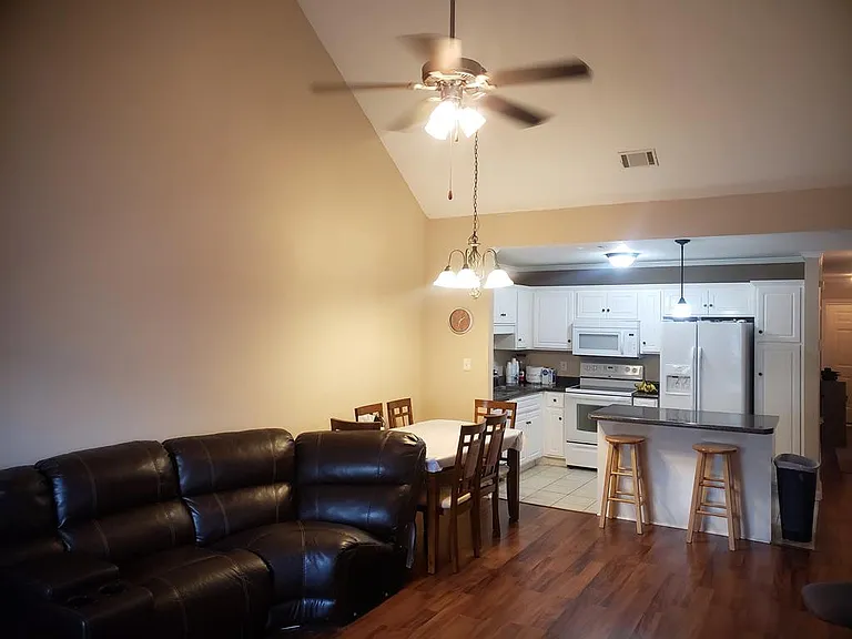 142 Grove Landing Ct — Photo 10