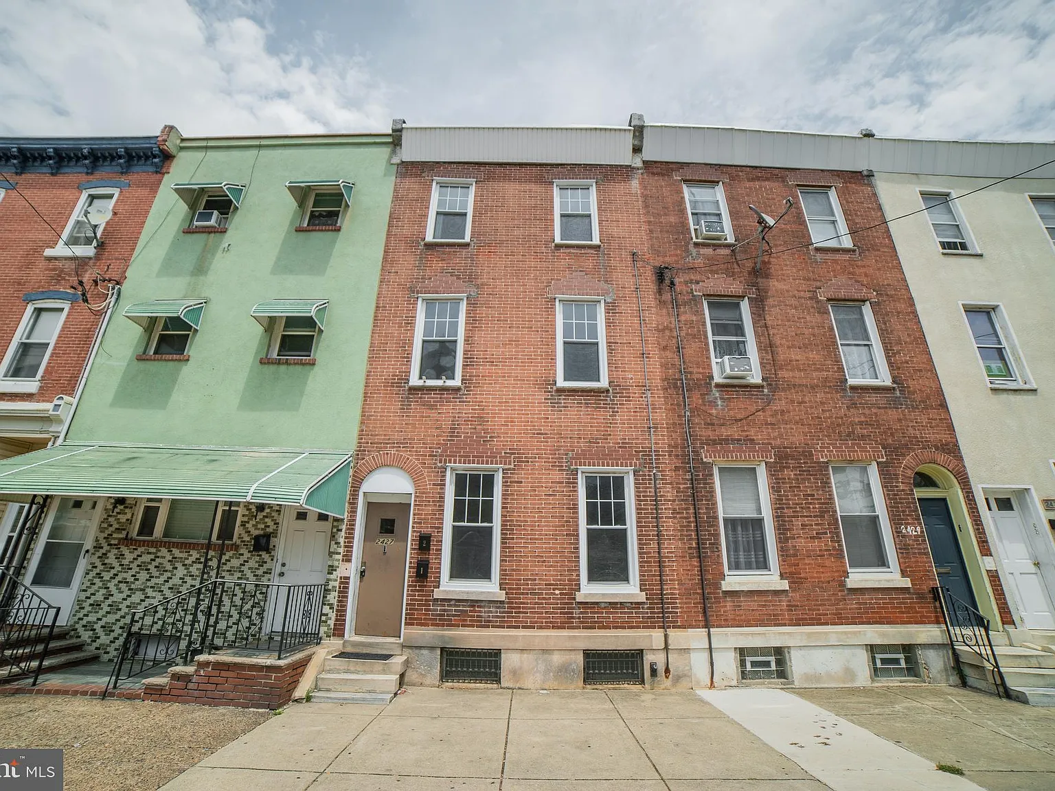 2 bed, 1000 sqft, $1,400 — Photo 1